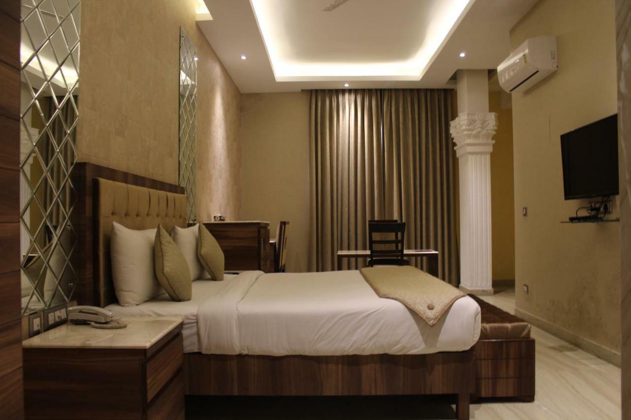Royal Residence Iffco Chowk Gurgaon Exterior foto